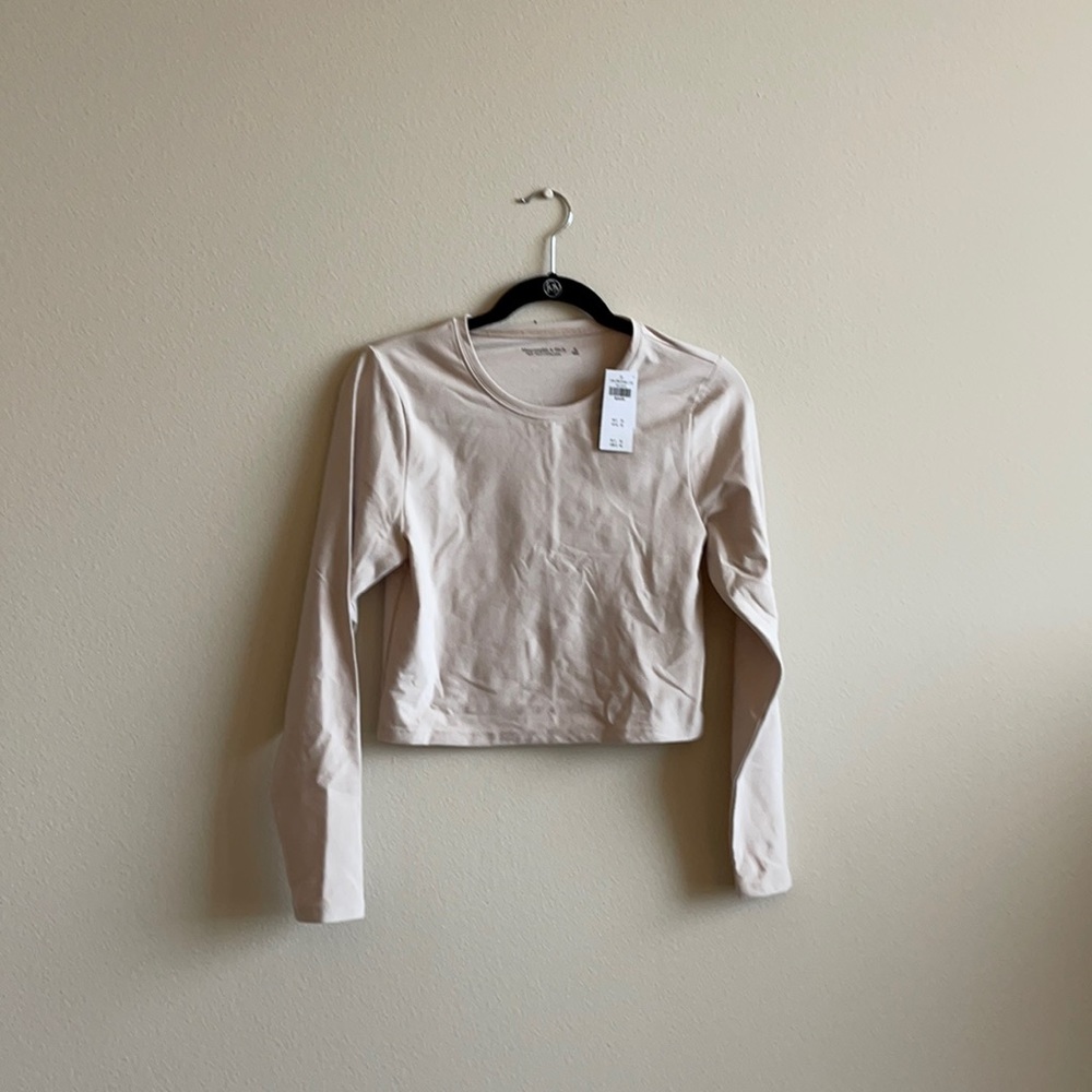 Abercrombie & Fitch - Cropped Long Sleeve Tee